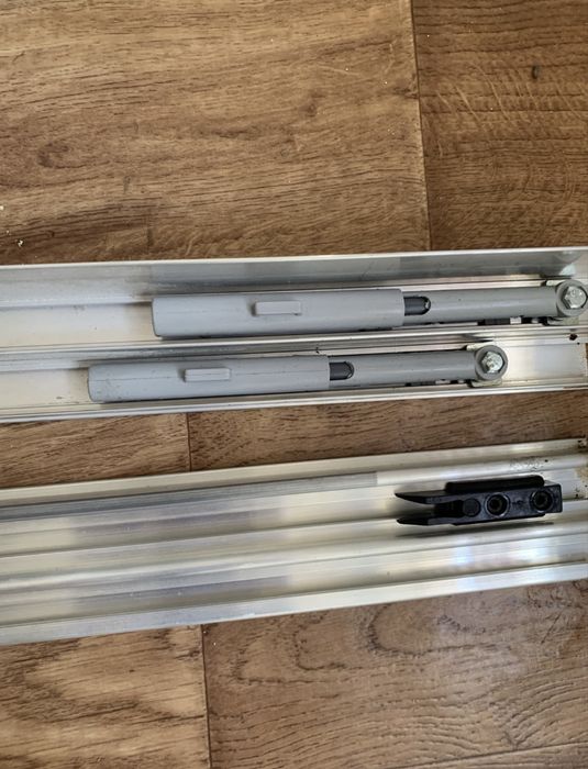 Направляючі до шафи купе