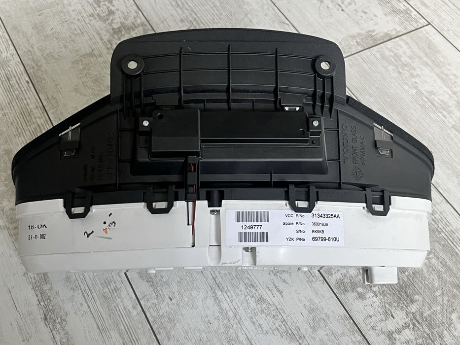 Панель приборна VOLVO S60 . Платформа P3.