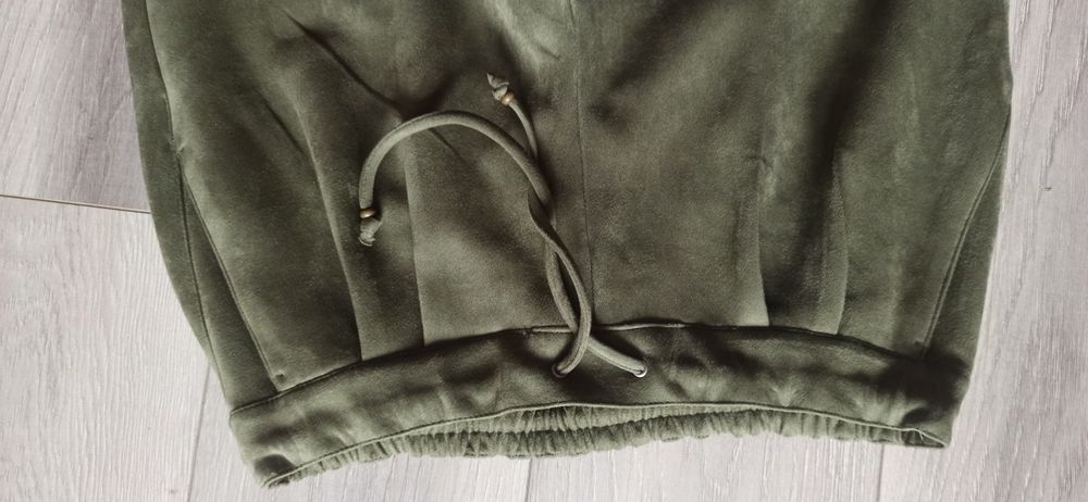 Nowe spodnie khaki, gumka w pasie