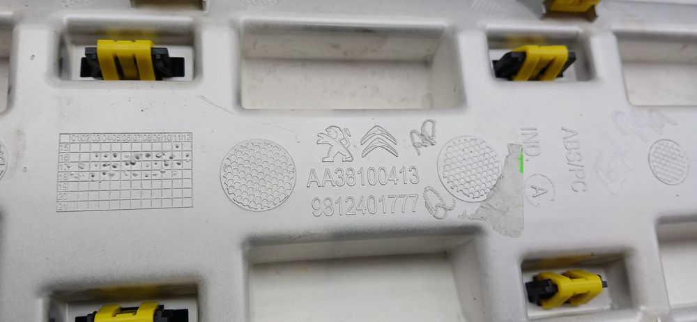 Moldura da consola central / rádio / aro CITROËN C3 III (SX)