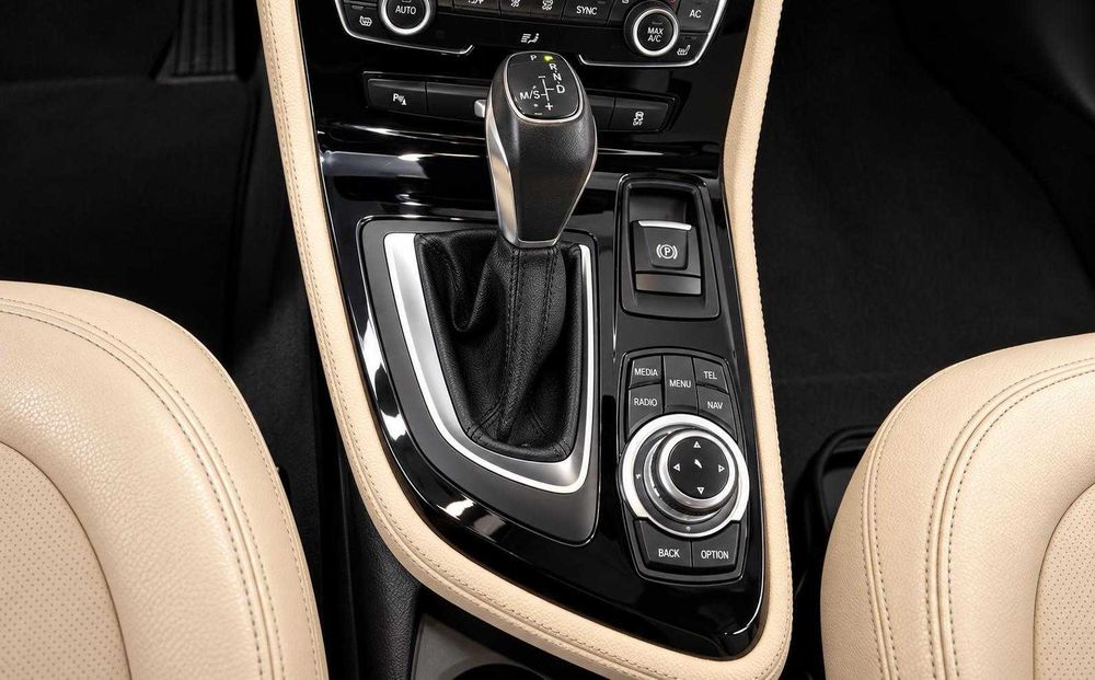Bmw serie 2 Gran Tourer 218D 7 lugares  Line Luxury Auto — photo 4