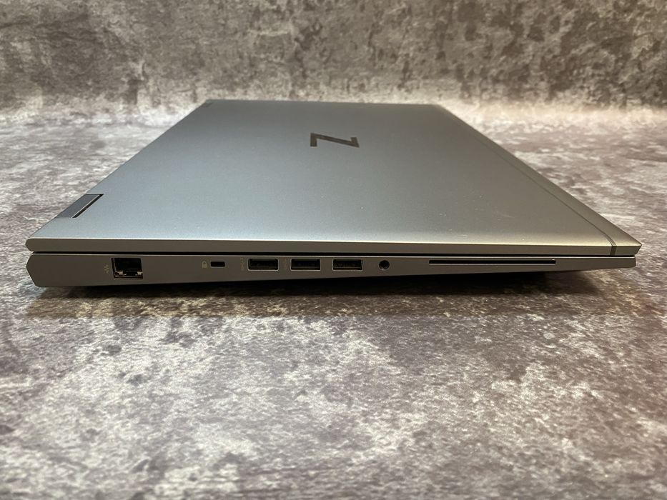 HP ZBook 17 G7 Xeon W10885M 8ядер 32Gb 512gb RTX4000 8Gb 17,3” FHD IPS