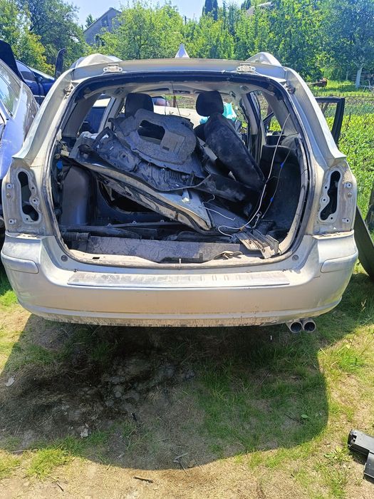 Бампер задній Toyota Avensis Тойота Авенсіс