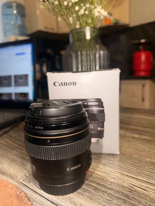 Обʼєктив canon 85mm 1.8