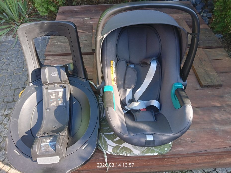 Fotelik (Nosidełko )Britax+Baza