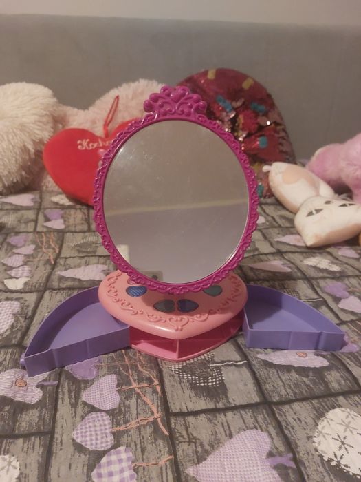 Lusterko dziewczęce