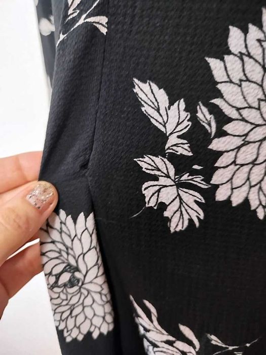 New Look czarna midi sukienka w kwiaty