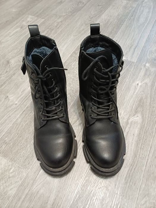 Ботинки, сапоги, чоботи, берці, тракторна підошва, черевики, стильні