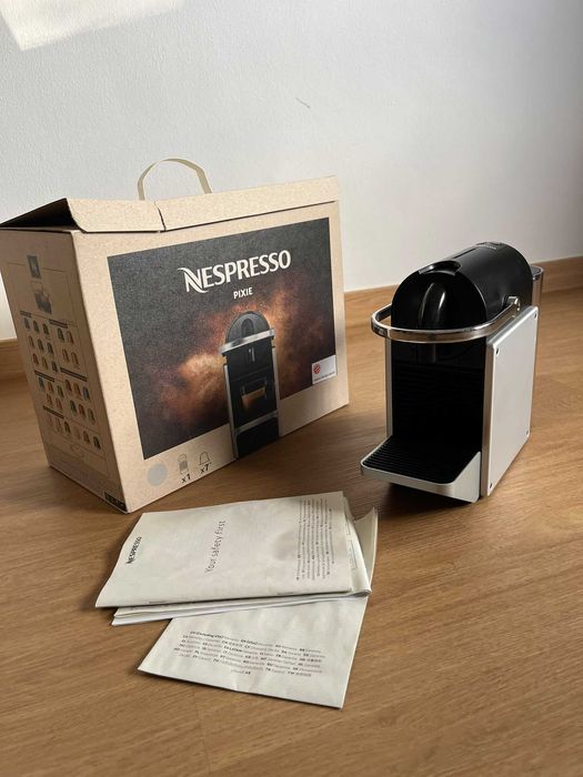 Máquina de Café Nespresso Pixie