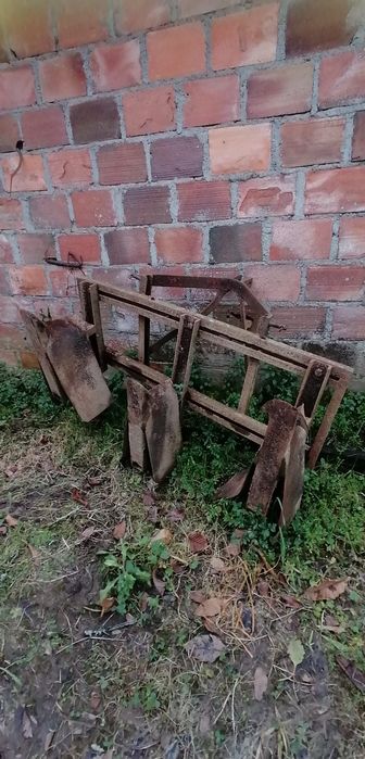 Charrua agrícola 16" e outras alfaias