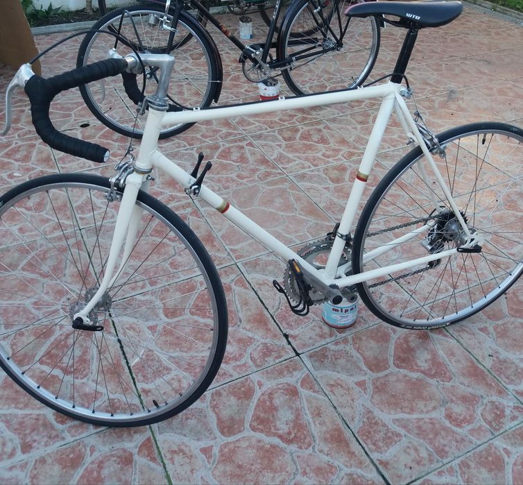Bicicleta de cor branca de corrida