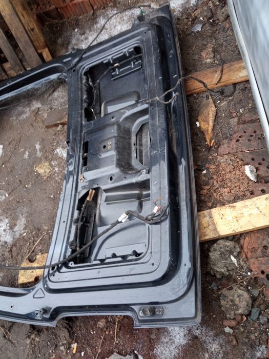 Дверь задняя ляда Volkswagen Caddy 2003-2014 черный цвет без стекла