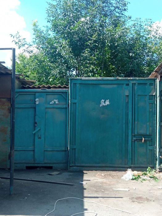 Продам два контейнери