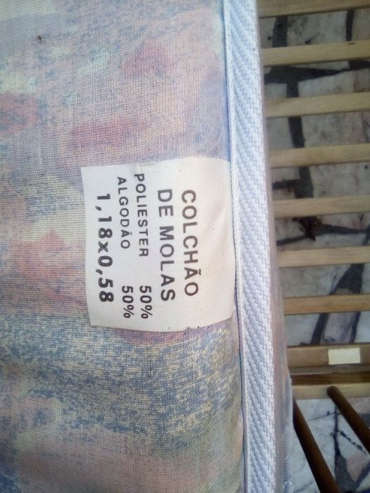 Cama de Bebé de Madeira e Colchão