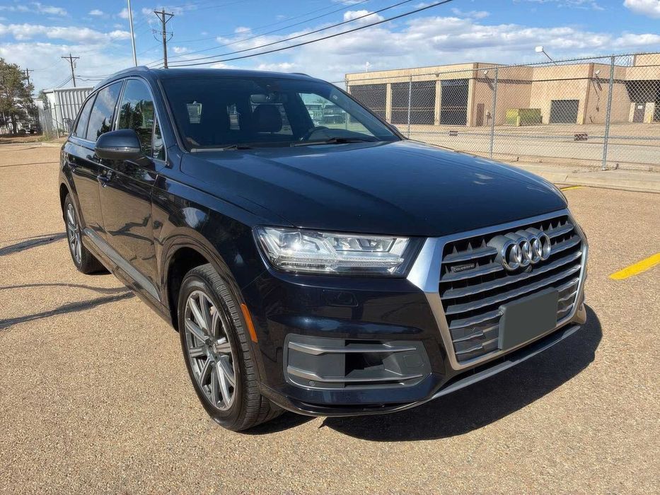 AUDI Q7      2017
