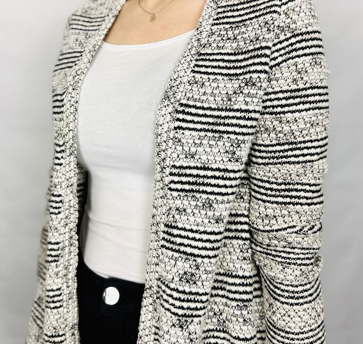 Kremowo-czarna narzutka w paski S 36