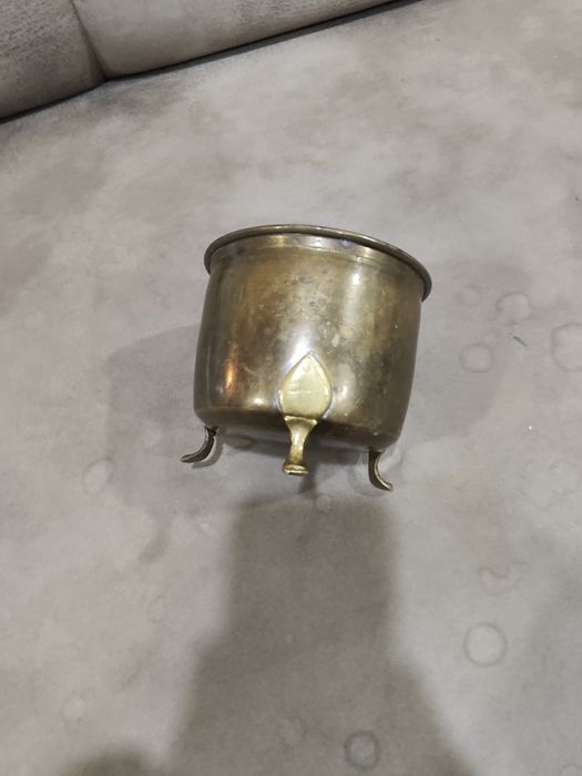 Мідне кашпо     .