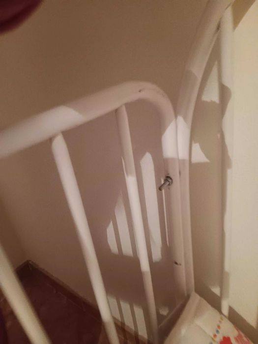 Cama de grades com rodas + colchao IKea