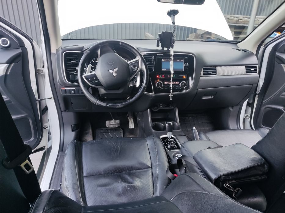 Терміново Mitsubishi Outlander 2013