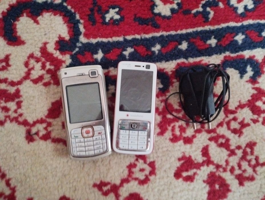 2 нокії і зарядка до них