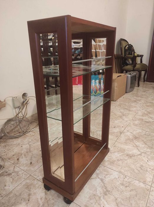 Bar em madeira de cerejeira