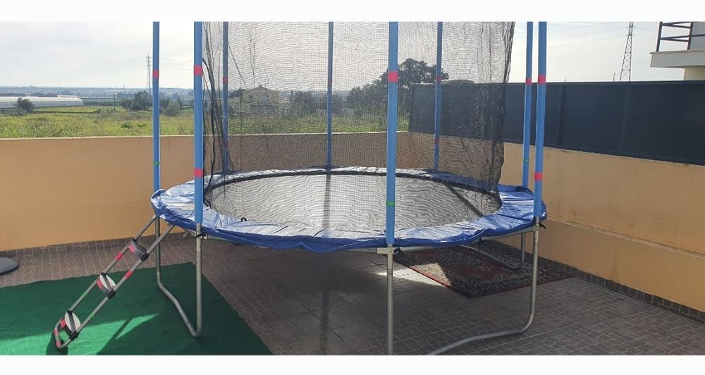 ALUGUER Trampolim/pula pula