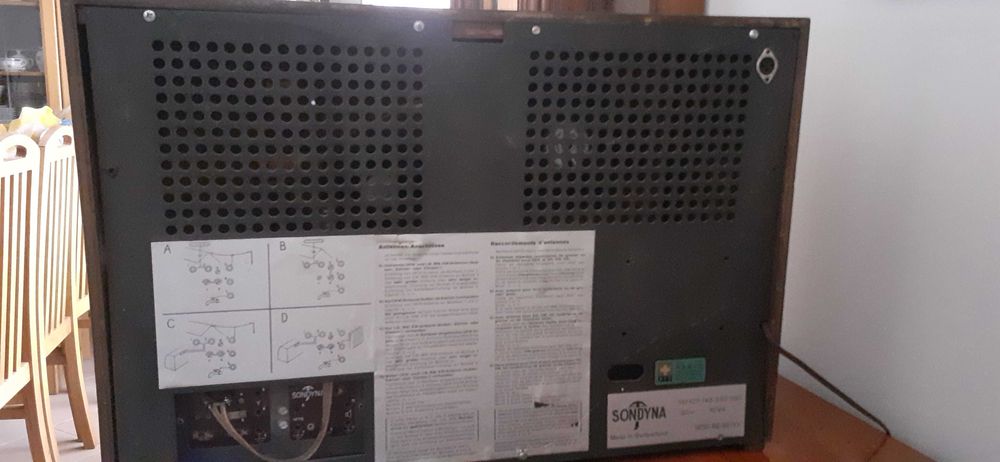 radio a valvulas tem FM