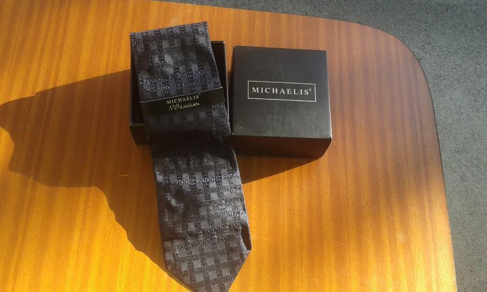 Gravata MICHAELIS nova na caixa