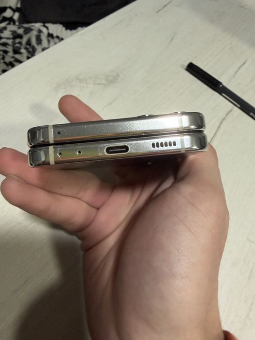 Продам свой samsung flip5 8/512