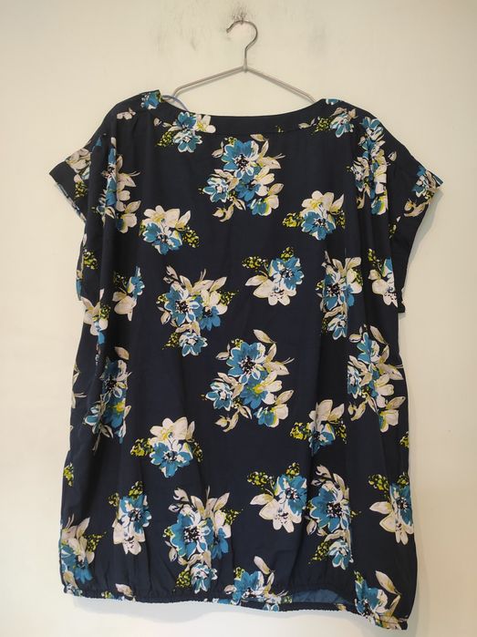 Zwiewna bluzka w kwiaty