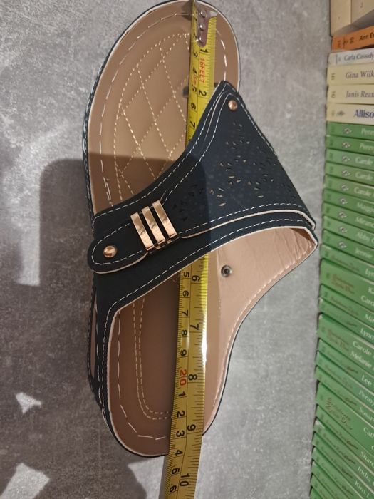 Klapki japonki na koturnie