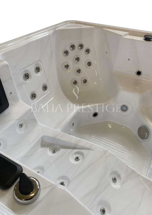 Balia ogrodowa akrylowa nowoczesna STEROWANA MODUŁEM WI-FI BALBOA