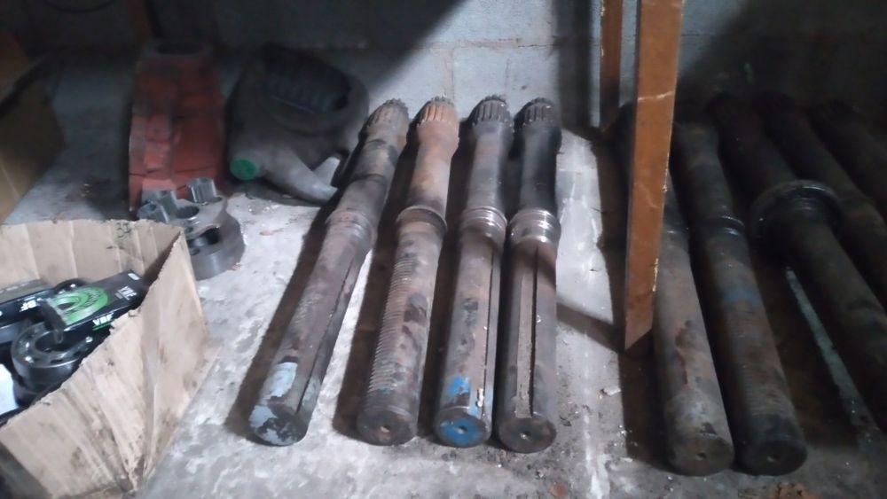 Полуось заднього моста МТЗ 80/82.  Полуось МТЗ.