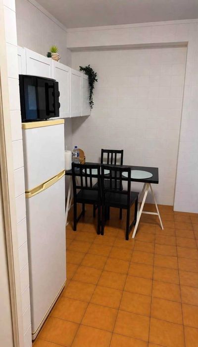 Quarto duplo mobilado para arrendamento nos Jardins d’Arrábida, Gaia