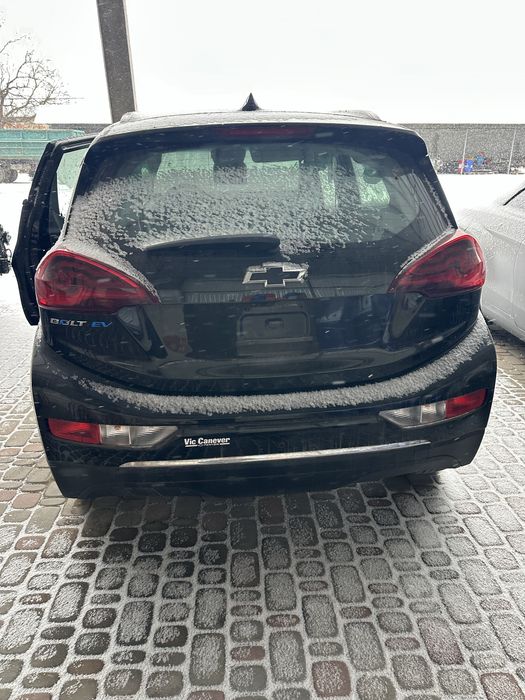 Задній бампер щевроле болт і є ще багато запчастин