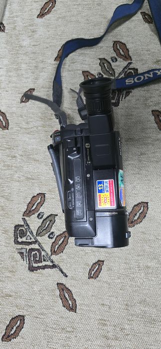 Продам Відеокамеру Sony Handycam CCD-TR425E