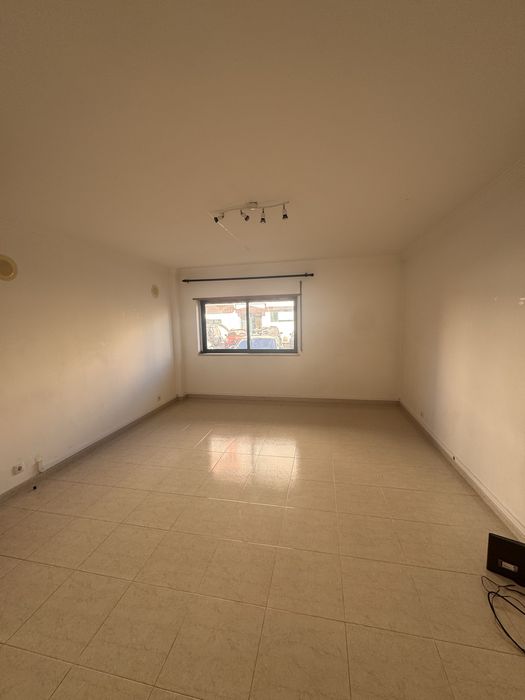 Quarto 24m2 em mem martins