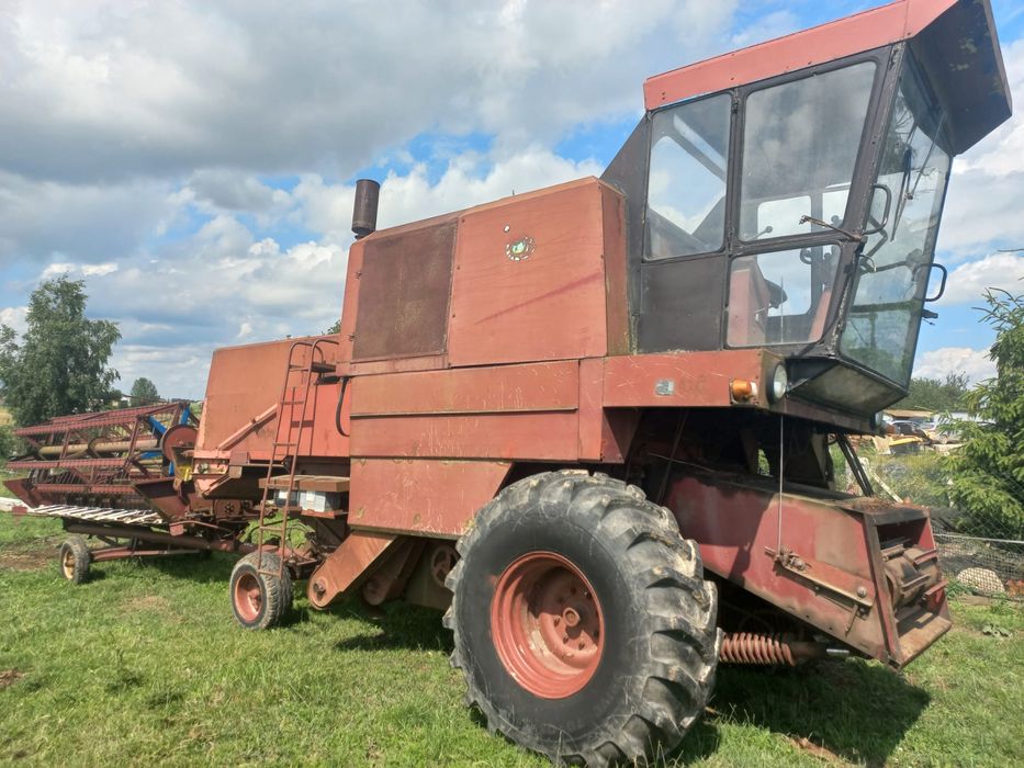 Kombajn zbożowy bizon z056 sieczkarnia kabina