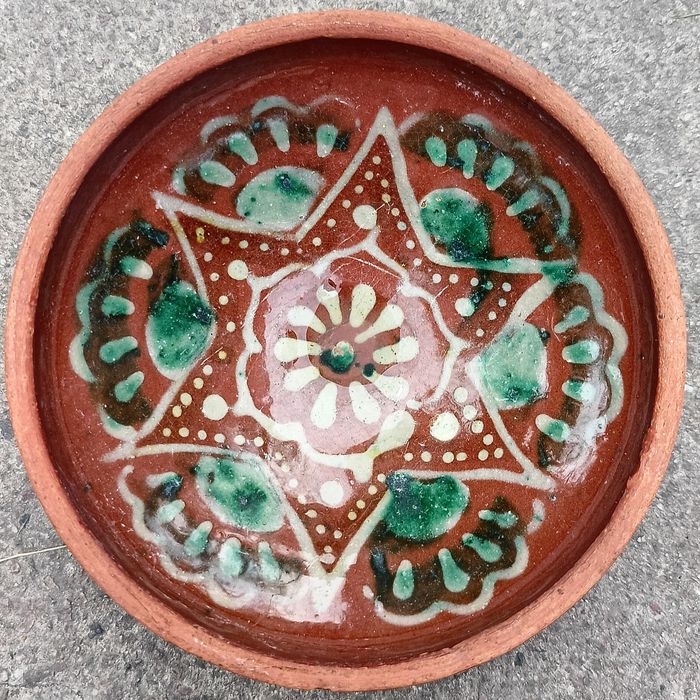 Стародавня глина, глибока тарілка глиняна з розписом.