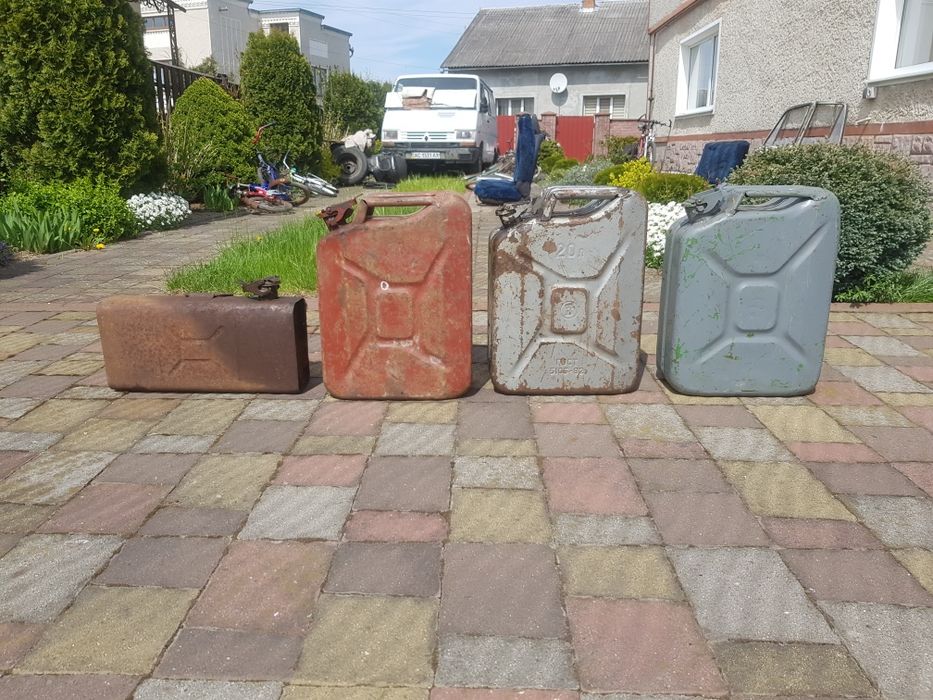 Каністри 20 л        .