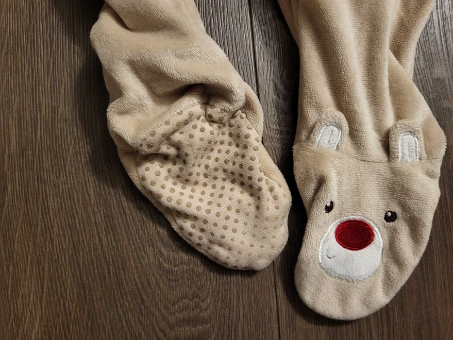 Kombinezon r. 80-86 polarowy ze stópkami renifer mięciutki jak nowy