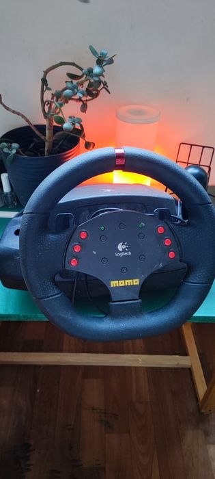 ЛЕГЕНДА Сімрейсингу! Ігрове Кермо Logitech MOMO Racing з Force Feedback (Повний Комплект)