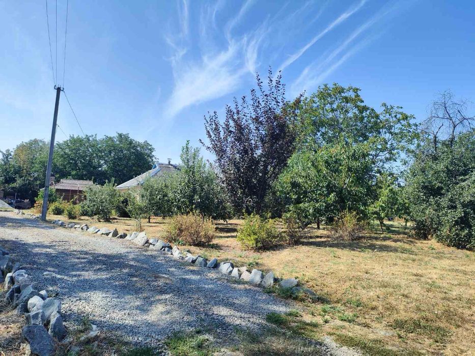 Продам будинок поряд з містом !!