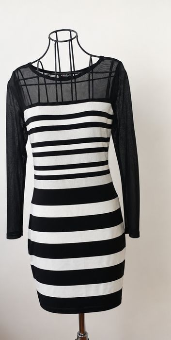 Vestidos preto e branco L Morgan