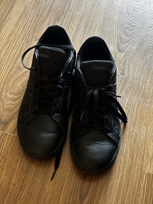 Продам кросівки adidas