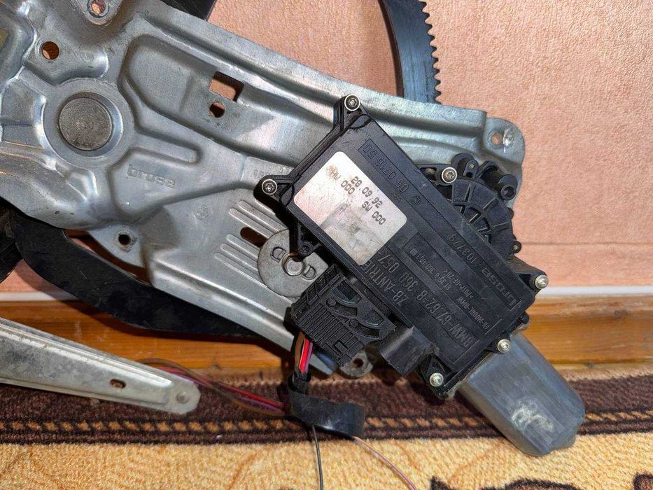 BMW E36 купе, б/в лівий склопідйомник (регулятор скла)