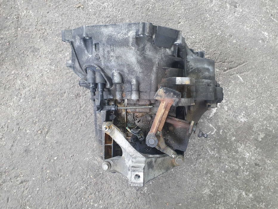 Skrzynia biegów Volvo v50 1.8 benzyna 05 rok 125 km 5 biegów sprawna