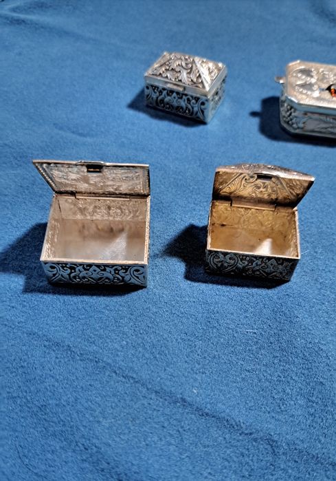 Caixas  bonecas de trapos vintage