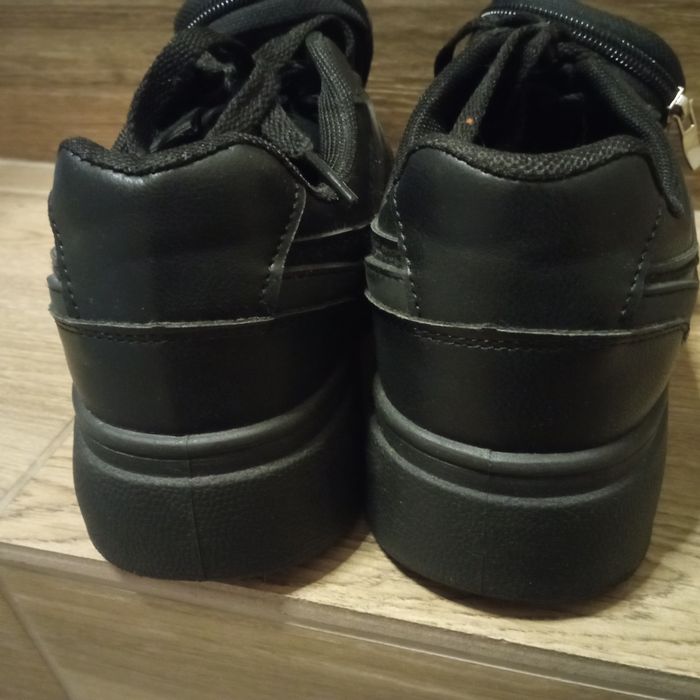 Buty, półbuty, snikersy czarne z Sinsay 36