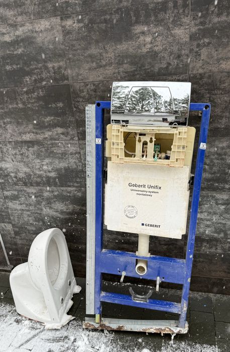Stelaż podtynkowy Geberit unifix misa Roca Victoria przycisk Geberit